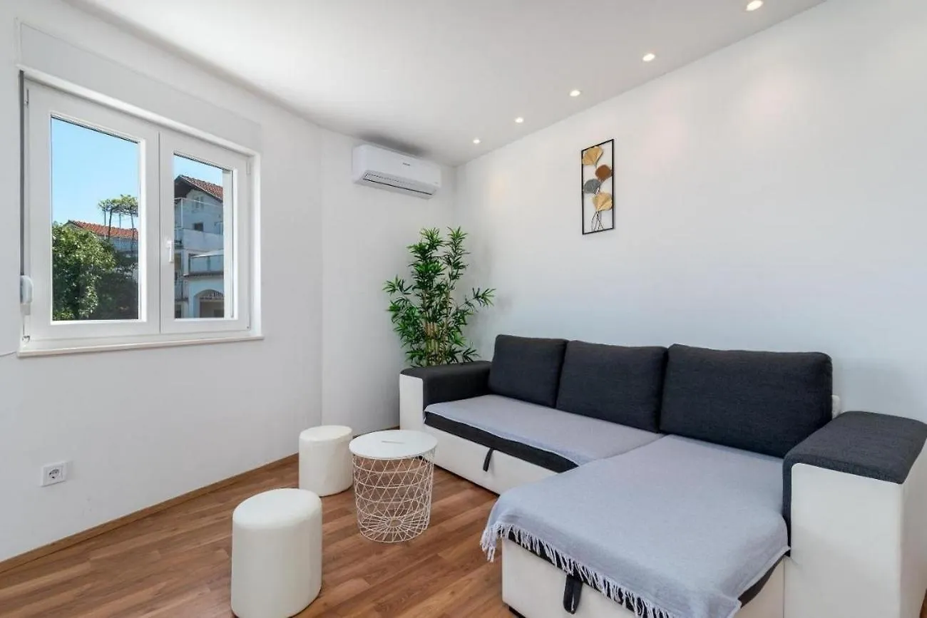 Family Friendly Apartments With A Swimming Pool Mastrinka, Ciovo - 23984 Trogir 0*,