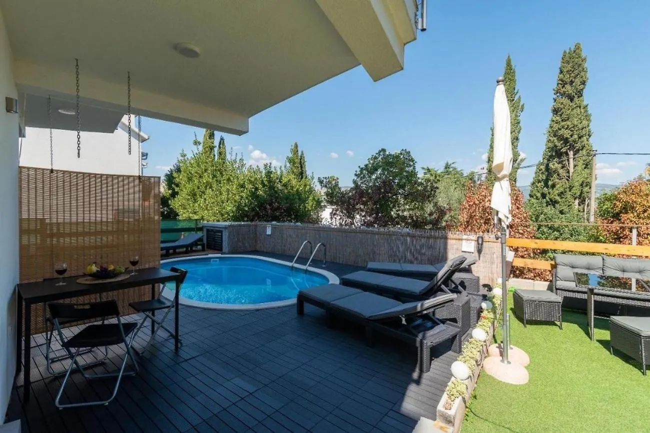 Family Friendly Apartments With A Swimming Pool Mastrinka, Ciovo - 23984 Trogir